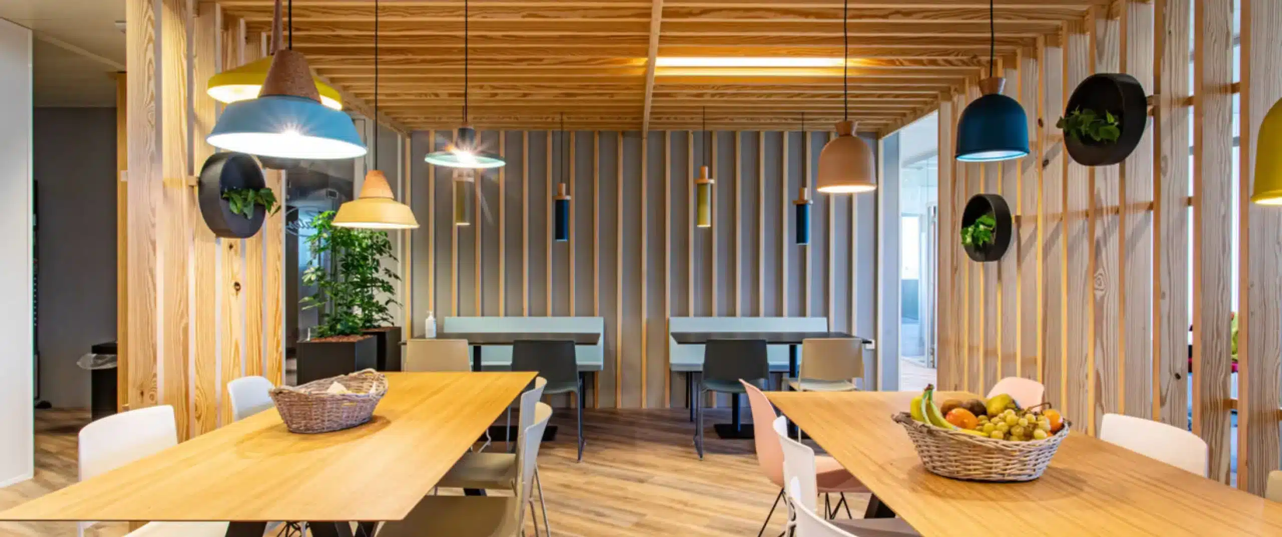 Trek nieuwe medewerkers aan met je kantoorinrichting: 3 tips