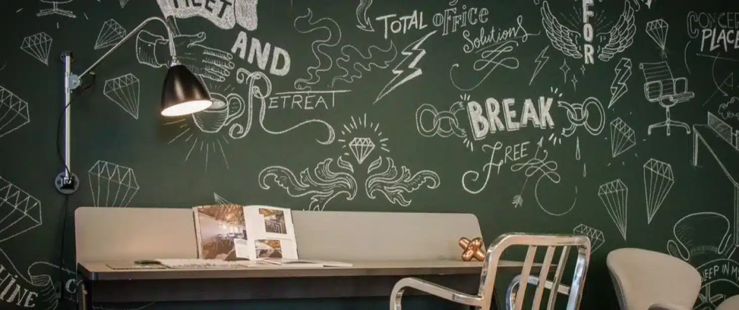 Haal meer uit uw muren met onze frisse decoratie-inspiratie.