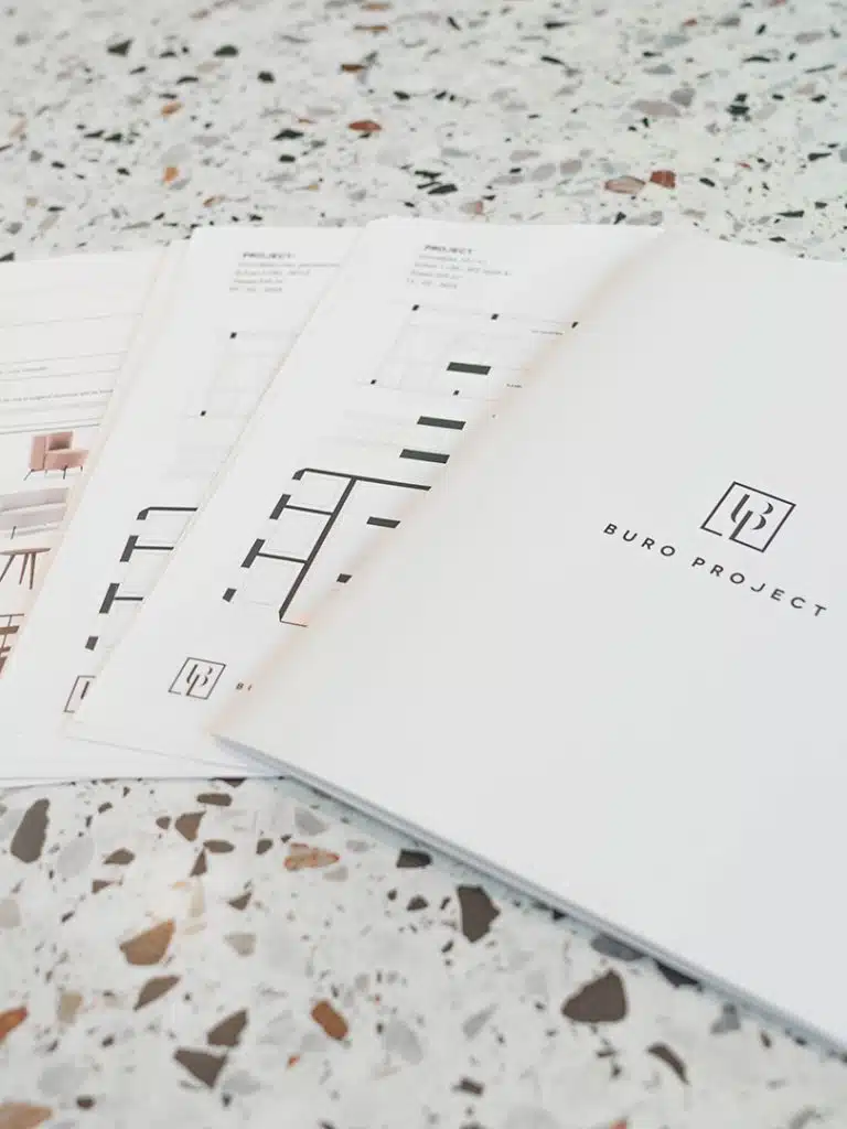 Projectdocumenten van Buro Project tonen de planning en het budget voor een kantoorrenovatie